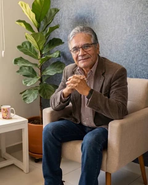 Antonio Marcio no consultório